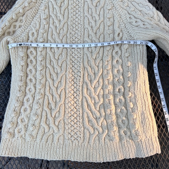 Handmade vintage Irish clan sweater in EUC. Heavy weight and very unique. Unisex - Picture 4 of 6